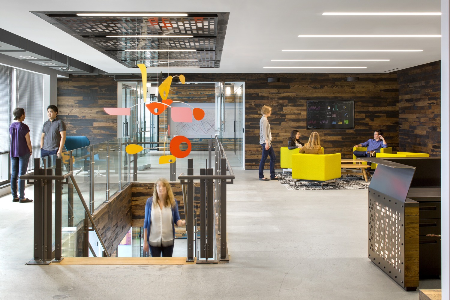 03APTX_0001_000_APT_Arlington_VA_N2_medium Stair with mobile.