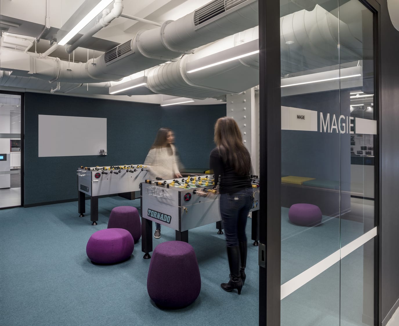 04LNKD_0017_000_LinkedIn_26_NYC_N2_medium