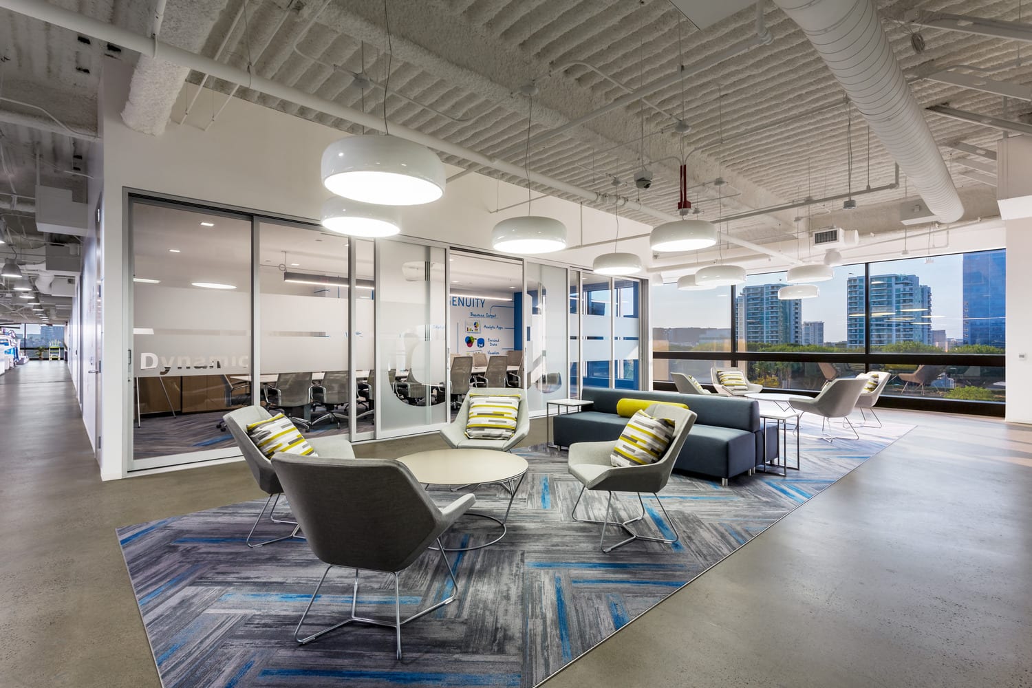 13ALTX_0001_000_Alteryx_HQ_Irvine_N5_medium Natural light as seen through an open meeting space at Alteryx