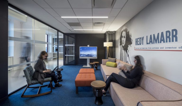 04LNKD_0017_000_LinkedIn_26_NYC_N11_medium-768x451