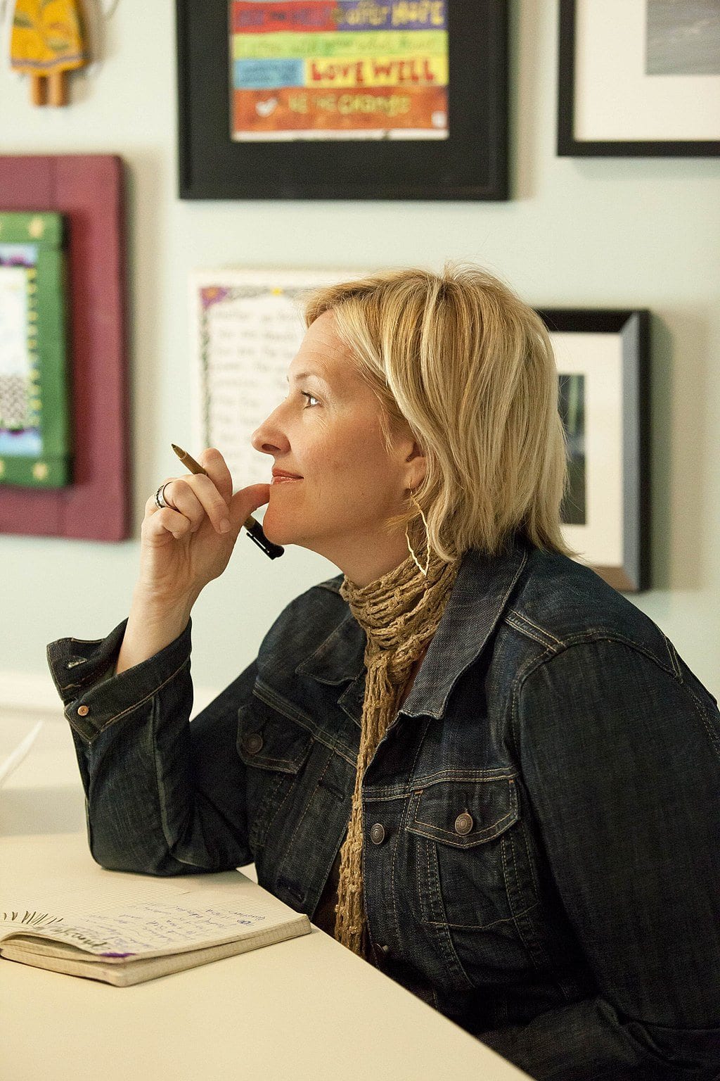 1024px-Brené_Brown_Wikipedia