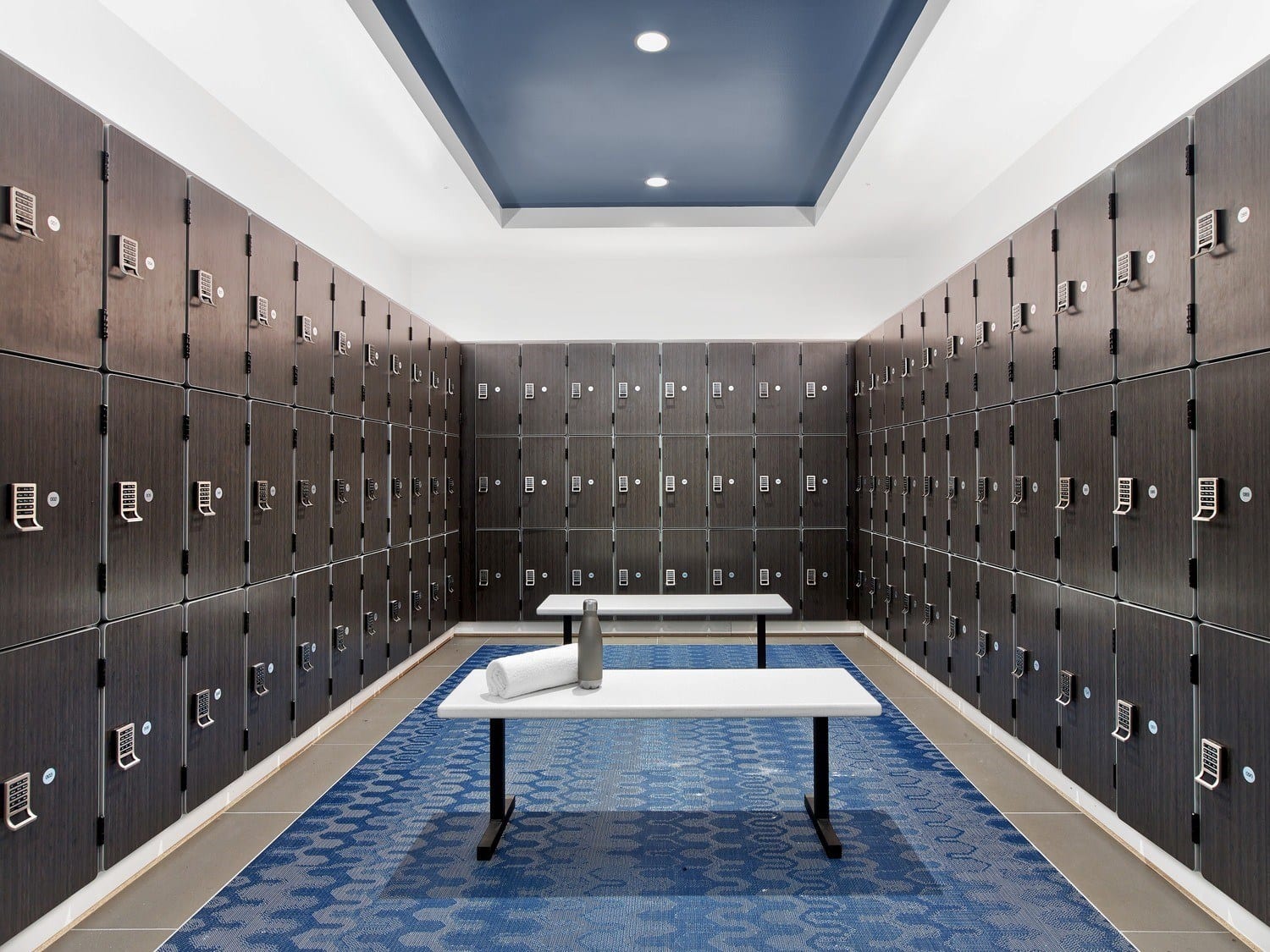 Confidential Client, San Francisco, CA. Photographer © Eric Laignel. A locker room is an appreciated convenience.