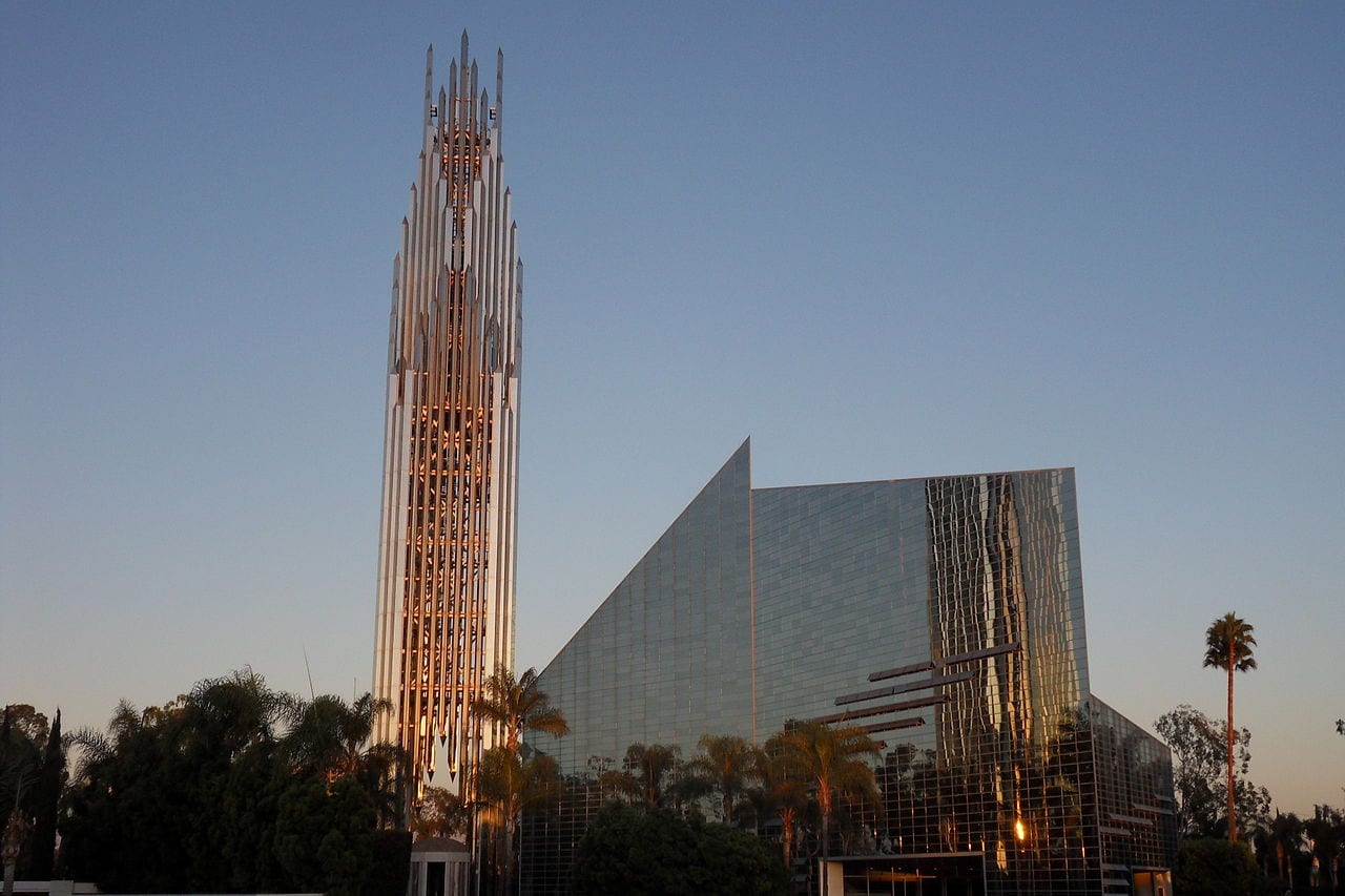 1280px-DeCrystalCathedral