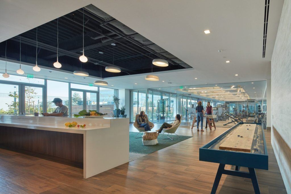 Intersect Amenity Space A fitness center and other amenities encourage wellness, keeping tenants and guests interacting and on the move. Intersect Campus, Irvine, CA. Photography © Benny Chan.