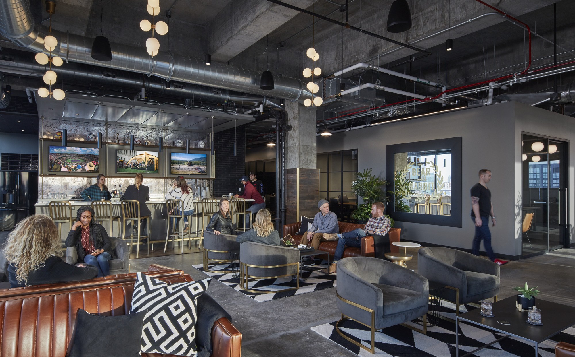 05REVO_0001_000_rEvolution_Chicago_Office_N18_iawebsite