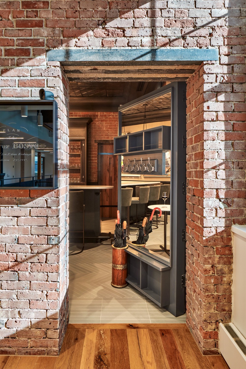 26RHTX_0067_000_Red_Hat_Boston_MA_N15_iawebsite