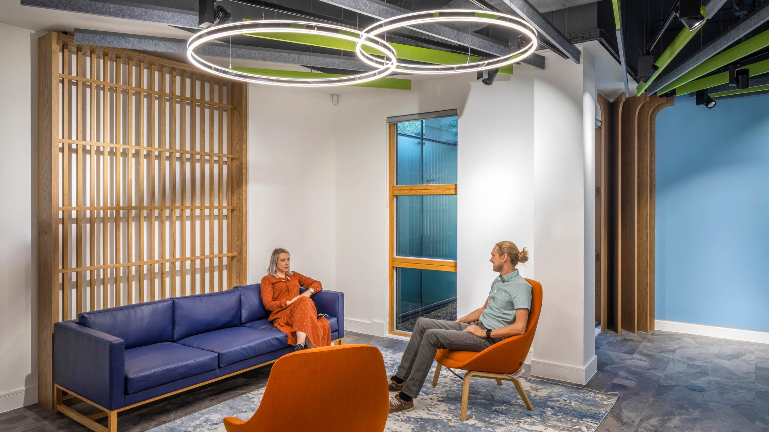 Casual small group work space at HPI London's work space