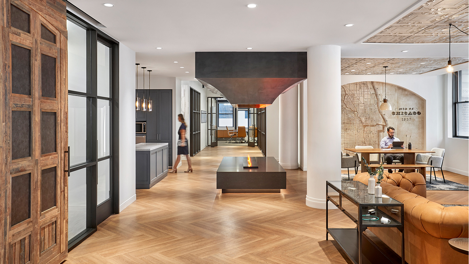 The central showroom area next to reception.