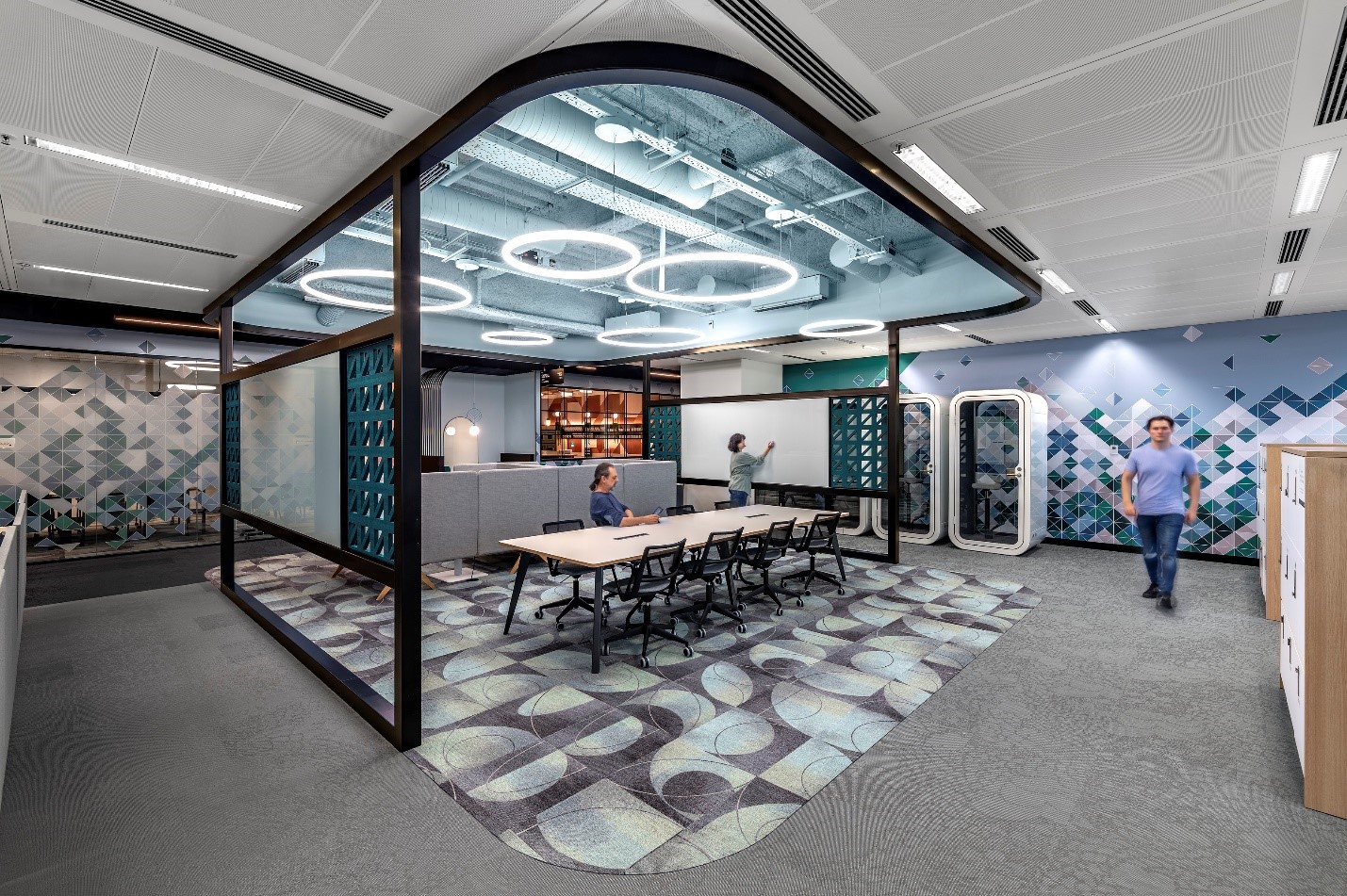 Confidential IA Tech Client. Madrid. Photography © Jose F. Parreño. A corporate workplace featuring soft services, adjustable lighting, and nearby areas for breaks.