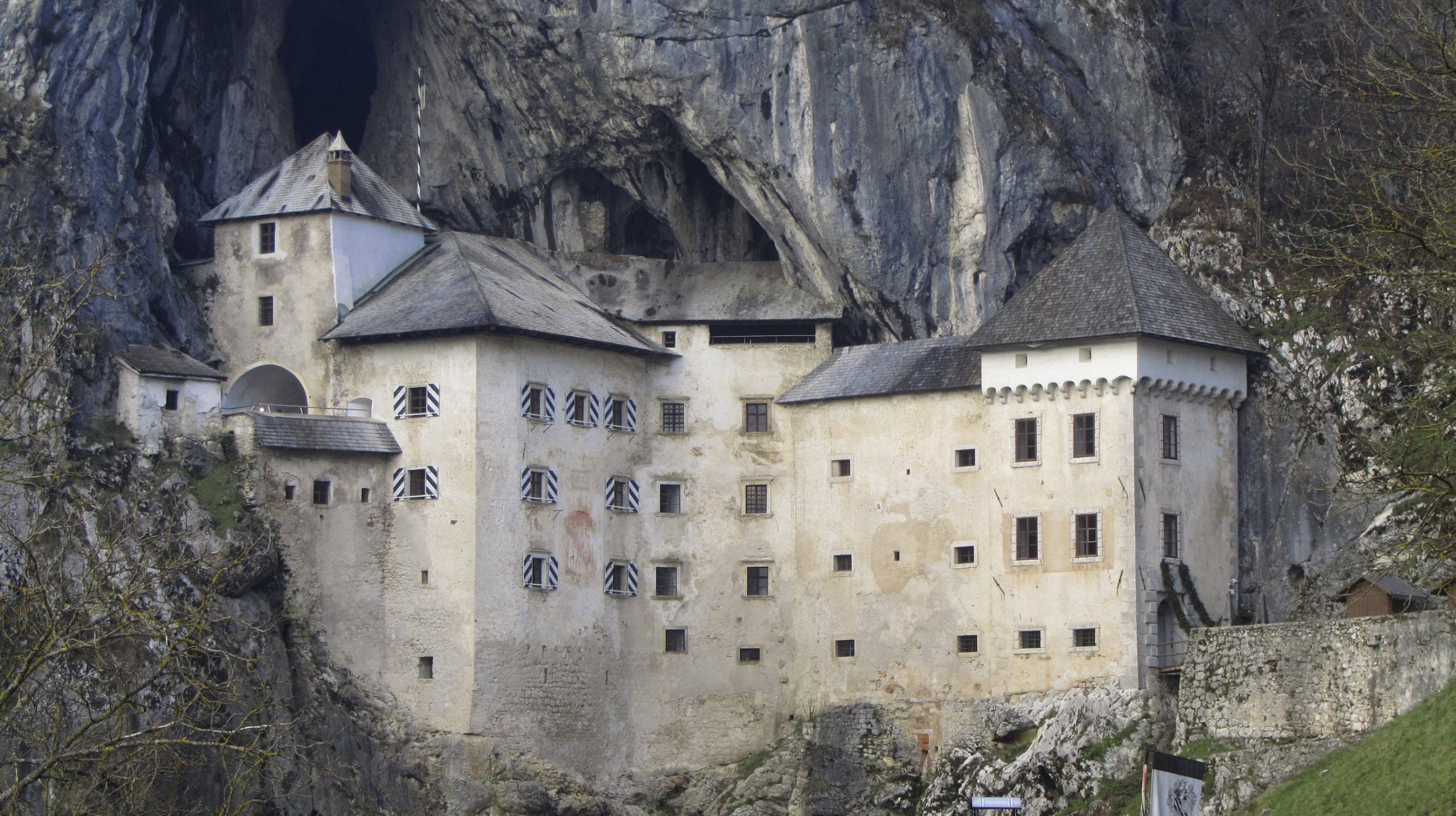 Predjama Castle