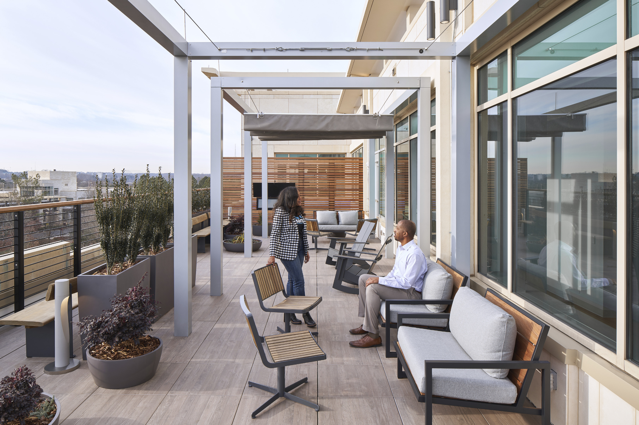 Confidentail Client, Charlotte. Photography © Keith Isaacs Outdoor commercial terrace and patio