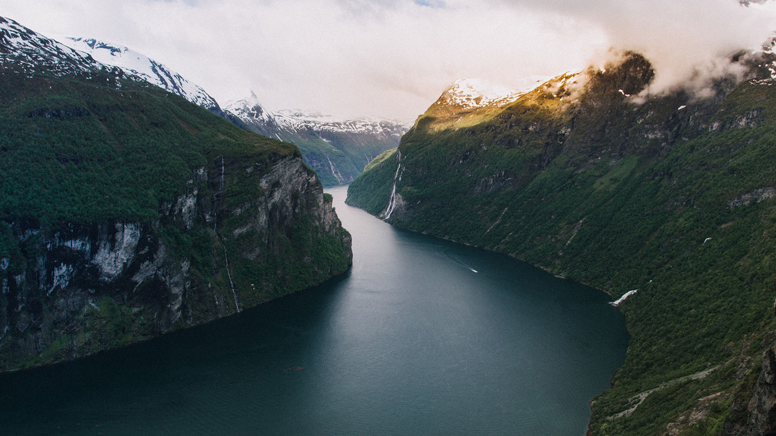 krisjanis-mezulis-zSRqJsMcrAc-unsplash-(1)