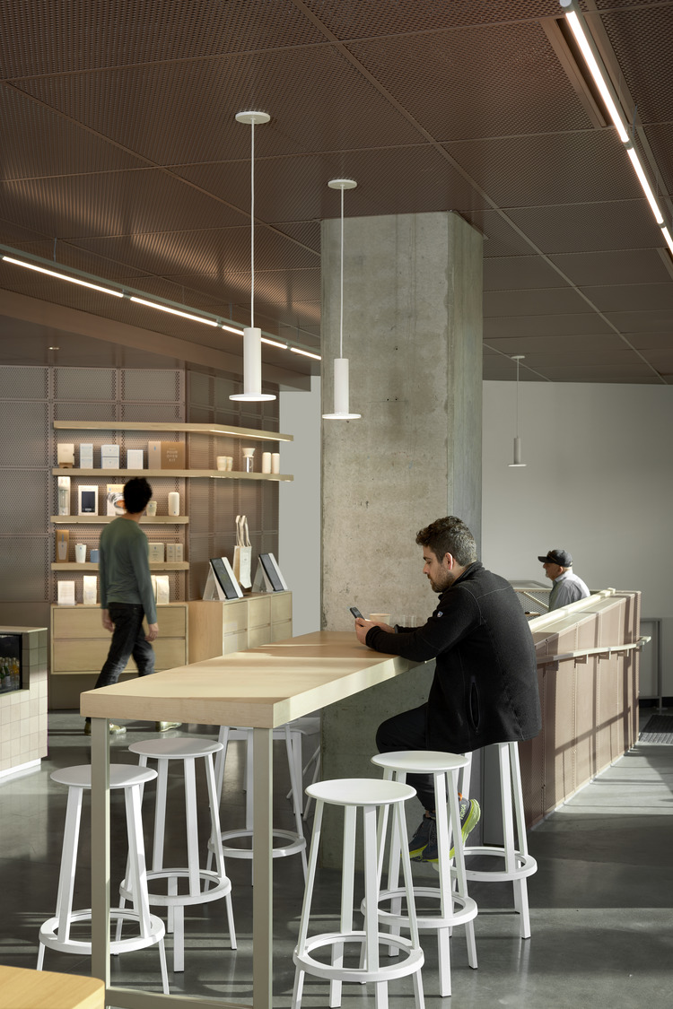 24BLBT_0004_000_N9_medium