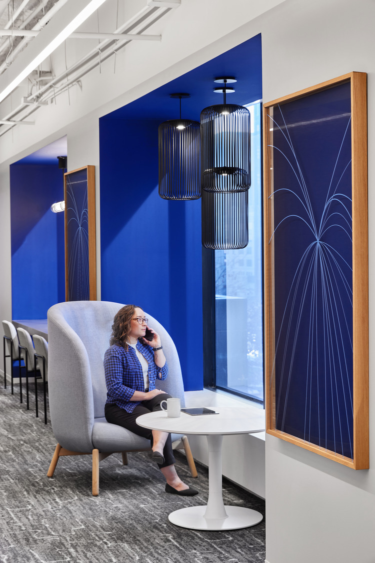 05UALX_0007_000_United_Chicago_Tower_N8_medium