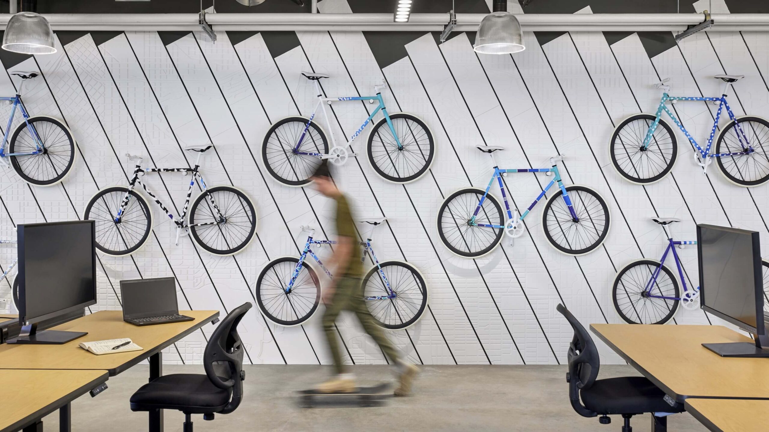 21XMXX_0000_000_Seattle_Office_N36_large