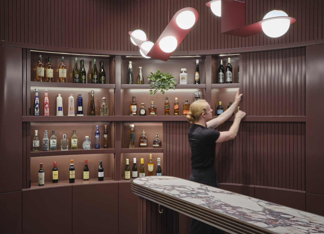 38CCPX_0002_000_110_N_Wacker_Bodega_Chicago_N14_iawebsite