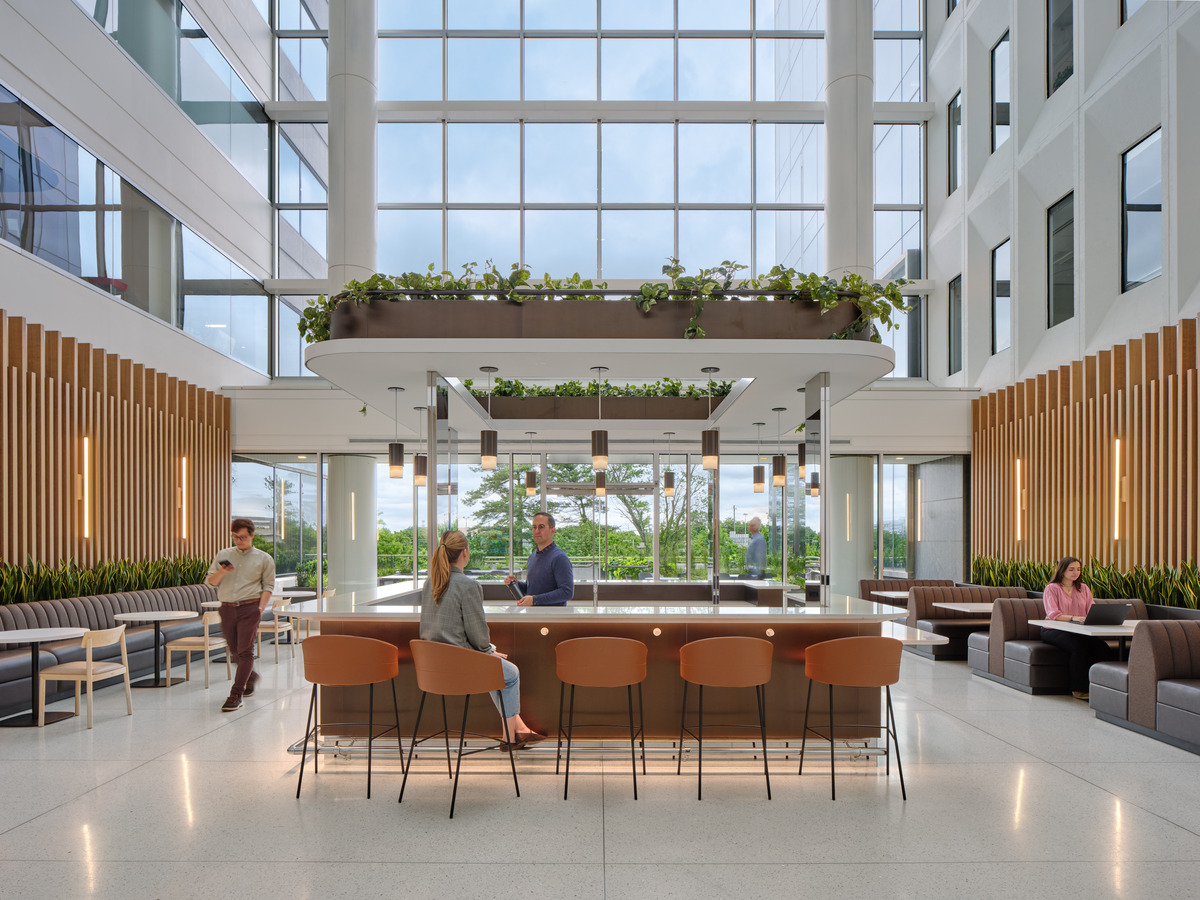 Brookfield_Silverline_McLean_ Bar 1