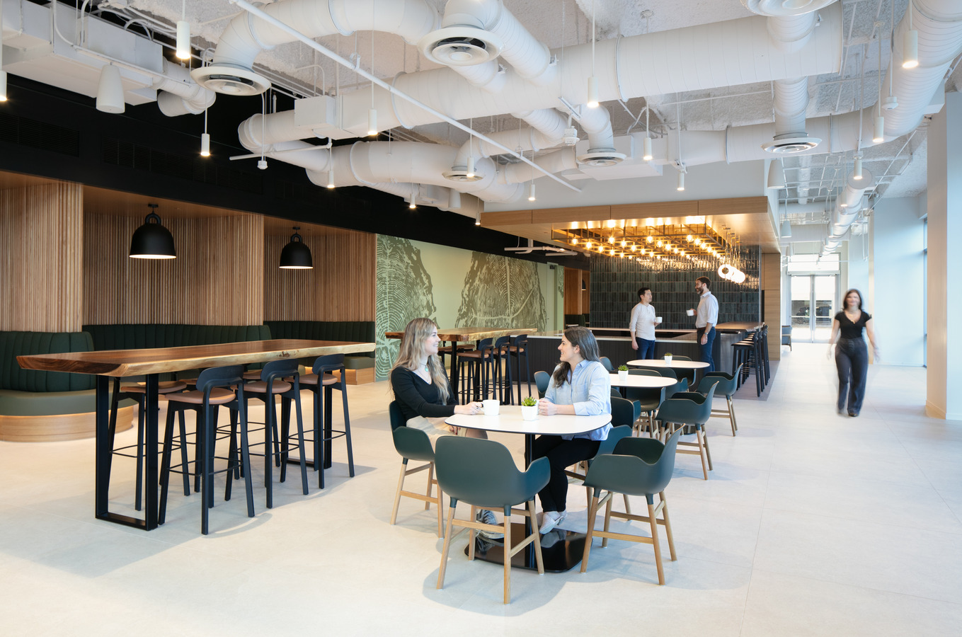 Eldridge Oaks_Building Repositioning_Houston_Dining Area (4)